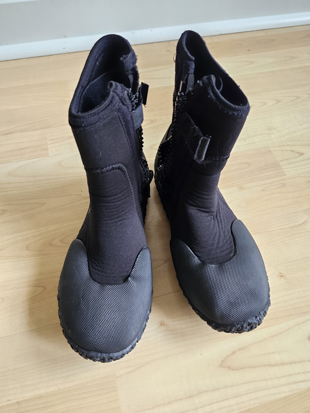 Black Neoprene Waterproof Dive Boots - Slip-On Zipper